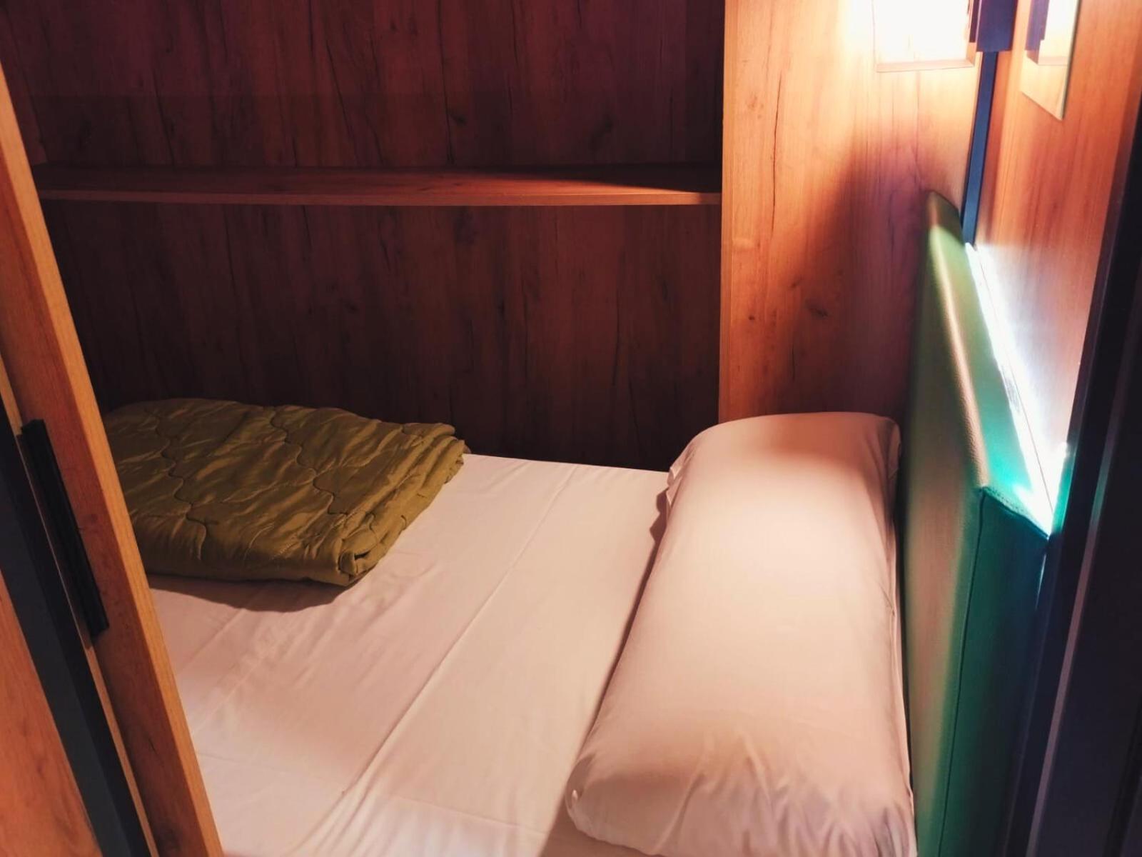 Urban Inn Capsule Madrid — Foto 3